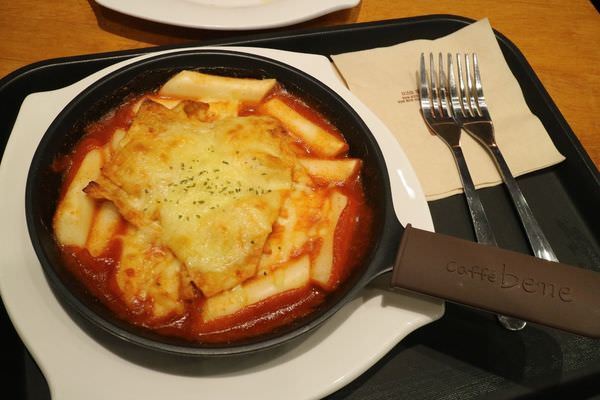 [台南]中西 海安路韓國連鎖咖啡店｜招牌咖啡刨冰好涮嘴｜私心愛藍莓派思脆 Caffe' Bene 咖啡伴 海安藝文門市