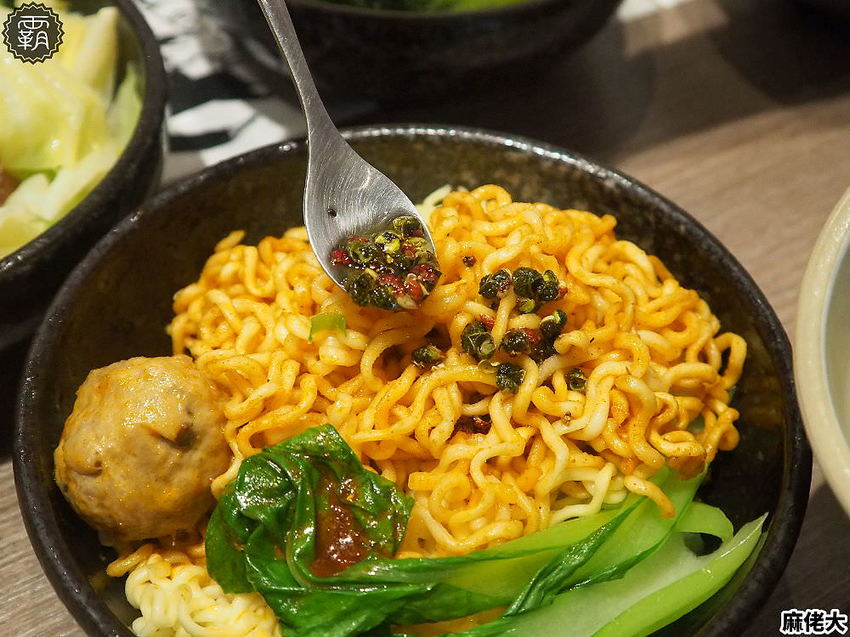 王品麻佬大麻辣燙，新菜色乾拌麵，百元以內價位更親民~