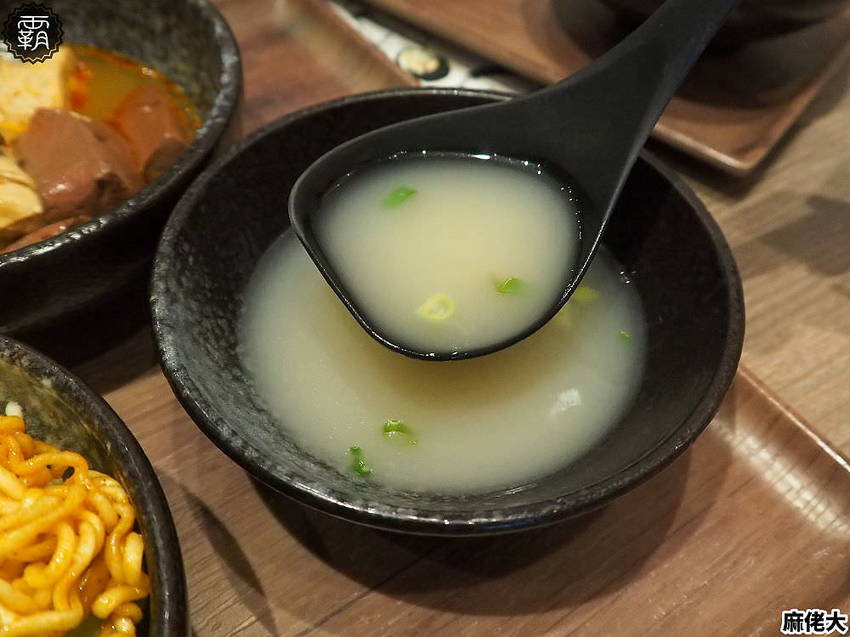 王品麻佬大麻辣燙，新菜色乾拌麵，百元以內價位更親民~