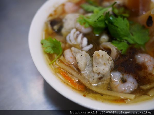 台中北屯  立偉麻醬館麵食太原店，第二市場老店將一麵三吃的好滋味送來北屯，除了內用外也提供外送服務，近太原路、北屯路