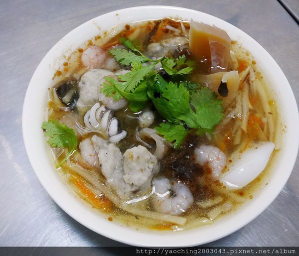 台中北屯  立偉麻醬館麵食太原店，第二市場老店將一麵三吃的好滋味送來北屯，除了內用外也提供外送服務，近太原路、北屯路