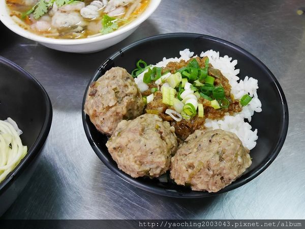 台中北屯  立偉麻醬館麵食太原店，第二市場老店將一麵三吃的好滋味送來北屯，除了內用外也提供外送服務，近太原路、北屯路