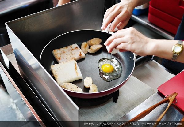 台中北屯  立偉麻醬館麵食太原店，第二市場老店將一麵三吃的好滋味送來北屯，除了內用外也提供外送服務，近太原路、北屯路