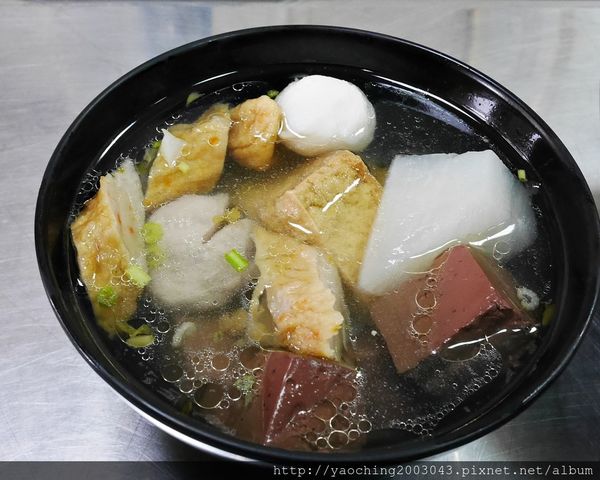 台中北屯  立偉麻醬館麵食太原店，第二市場老店將一麵三吃的好滋味送來北屯，除了內用外也提供外送服務，近太原路、北屯路