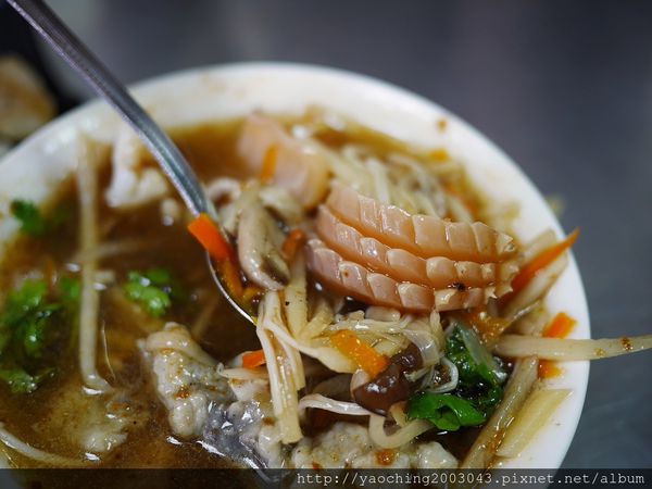 台中北屯  立偉麻醬館麵食太原店，第二市場老店將一麵三吃的好滋味送來北屯，除了內用外也提供外送服務，近太原路、北屯路