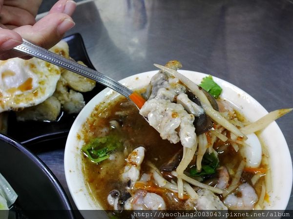 台中北屯  立偉麻醬館麵食太原店，第二市場老店將一麵三吃的好滋味送來北屯，除了內用外也提供外送服務，近太原路、北屯路