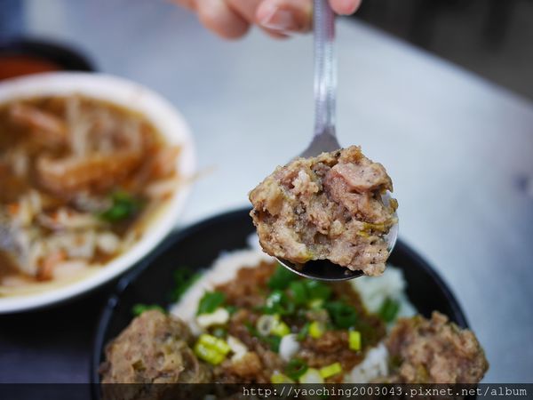 台中北屯  立偉麻醬館麵食太原店，第二市場老店將一麵三吃的好滋味送來北屯，除了內用外也提供外送服務，近太原路、北屯路