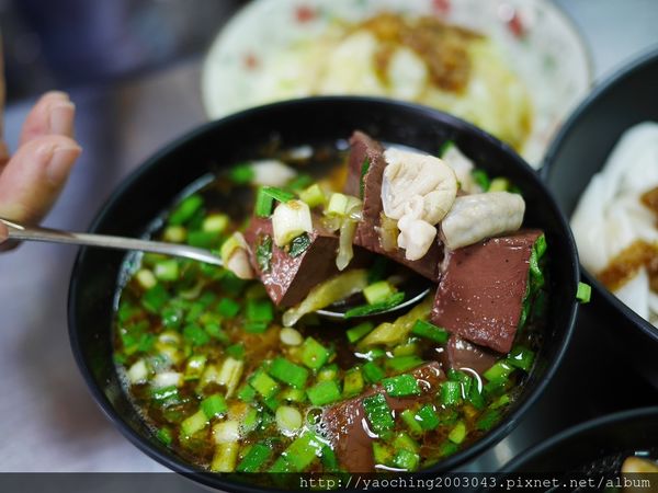 台中北屯  立偉麻醬館麵食太原店，第二市場老店將一麵三吃的好滋味送來北屯，除了內用外也提供外送服務，近太原路、北屯路