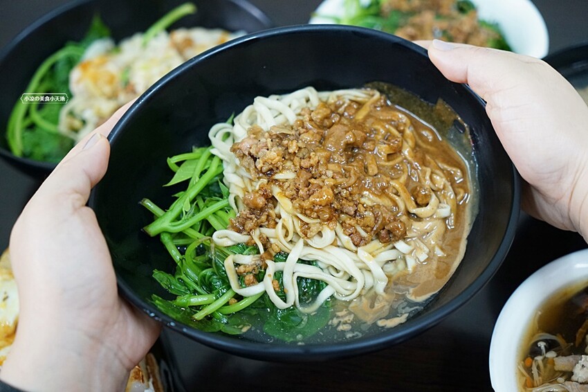 太原路必吃人氣平價美食｜經典麵食麻醬任你加，新品元寶芋頭粿、仙草凍強勢登場！！