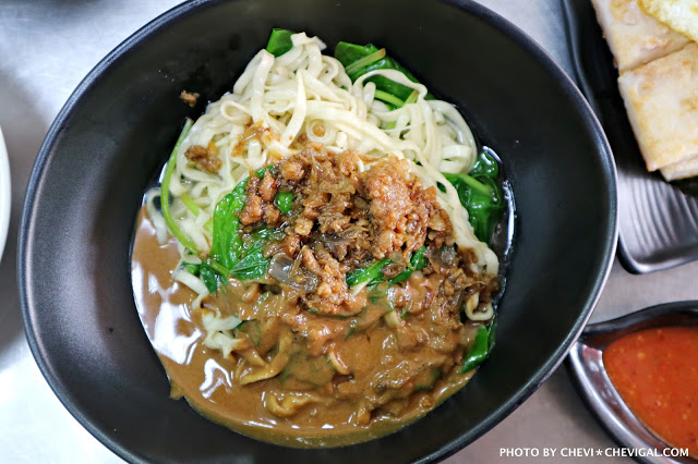 台中北屯│立偉麵食(太原店)＊來自第二市場的一麵三吃超經典。綜合湯品用料澎派毫不手軟