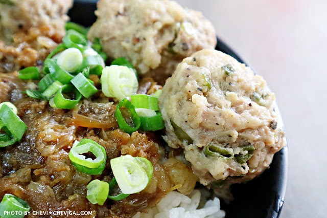 台中北屯│立偉麵食(太原店)＊來自第二市場的一麵三吃超經典。綜合湯品用料澎派毫不手軟