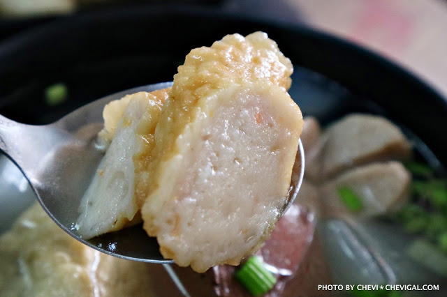 台中北屯│立偉麵食(太原店)＊來自第二市場的一麵三吃超經典。綜合湯品用料澎派毫不手軟