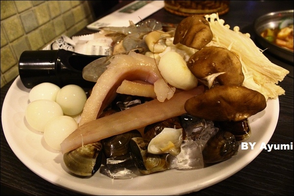 千葉火鍋(永和尊爵館)：［食記］千葉火鍋 / 永和尊爵館～海鮮、肉品、蔬菜、熟食、甜點、水果、生啤酒通通吃（喝）到飽啦！