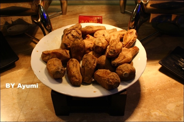 千葉火鍋(永和尊爵館)：［食記］千葉火鍋 / 永和尊爵館～海鮮、肉品、蔬菜、熟食、甜點、水果、生啤酒通通吃（喝）到飽啦！