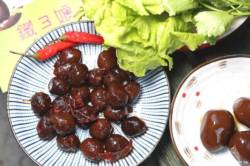 團購宅配美食 |鐵三娘私房料理~香Q鐵蛋、滷鳳爪、雪花Q餅!全省宅配台南可面交!!新年團購零食|年貨伴手禮 - 台南好Food遊