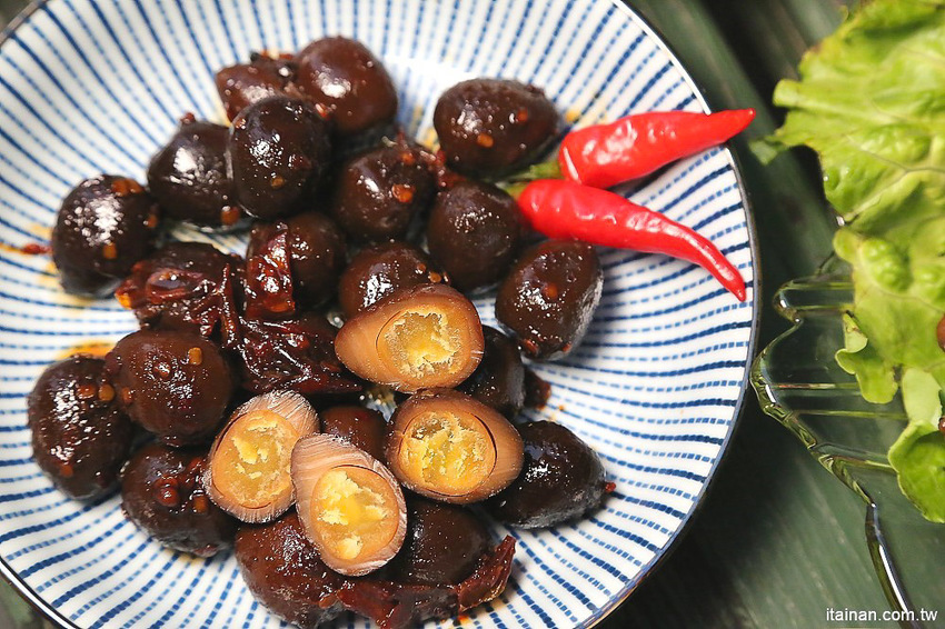 團購宅配美食 |鐵三娘私房料理~香Q鐵蛋、滷鳳爪、雪花Q餅!全省宅配台南可面交!!新年團購零食|年貨伴手禮 - 台南好Food遊