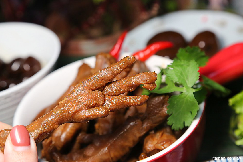 團購宅配美食 |鐵三娘私房料理~香Q鐵蛋、滷鳳爪、雪花Q餅!全省宅配台南可面交!!新年團購零食|年貨伴手禮 - 台南好Food遊