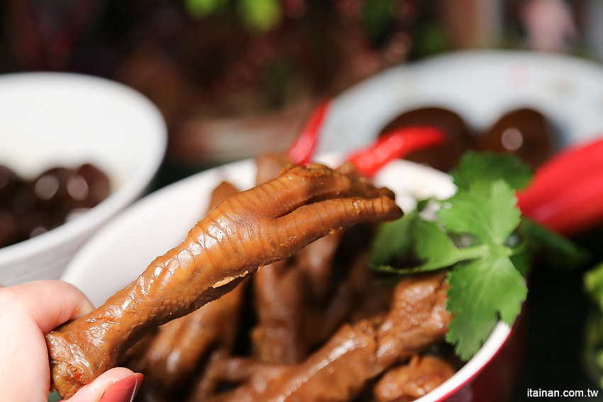 團購宅配美食 |鐵三娘私房料理~香Q鐵蛋、滷鳳爪、雪花Q餅!全省宅配台南可面交!!新年團購零食|年貨伴手禮 - 台南好Food遊