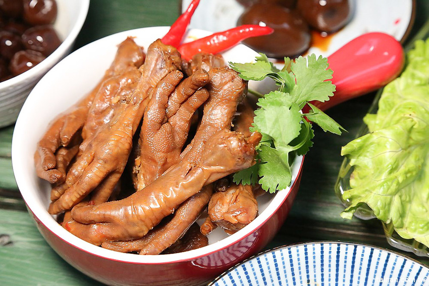 團購宅配美食 |鐵三娘私房料理~香Q鐵蛋、滷鳳爪、雪花Q餅!全省宅配台南可面交!!新年團購零食|年貨伴手禮 - 台南好Food遊