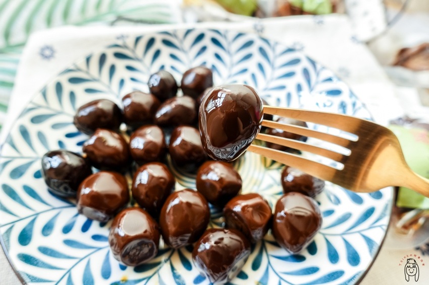 台南宅配團購美食 傳承阿嬤的秘方「鐵三娘私房料理」鐵蛋、鳳爪跟雪花餅,台南可面交,讓人忍不住嗑光,想一吃再吃。 - 丁Dingの吃貨日常