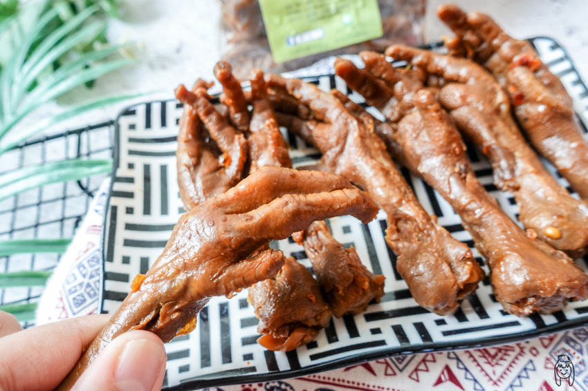 台南宅配團購美食 傳承阿嬤的秘方「鐵三娘私房料理」鐵蛋、鳳爪跟雪花餅,台南可面交,讓人忍不住嗑光,想一吃再吃。 - 丁Dingの吃貨日常