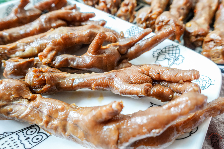 台南宅配團購美食 傳承阿嬤的秘方「鐵三娘私房料理」鐵蛋、鳳爪跟雪花餅,台南可面交,讓人忍不住嗑光,想一吃再吃。 - 丁Dingの吃貨日常