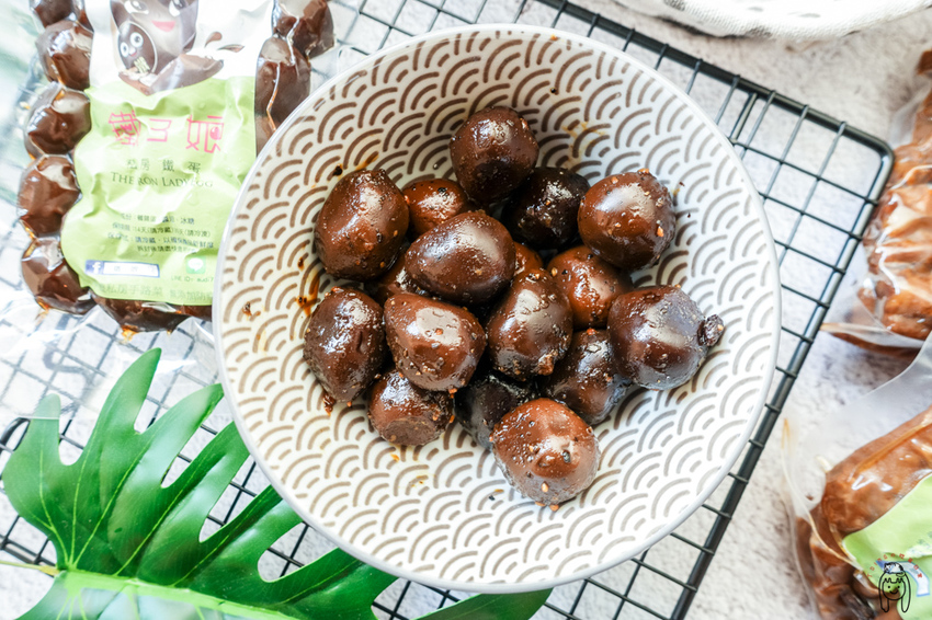 台南宅配團購美食 傳承阿嬤的秘方「鐵三娘私房料理」鐵蛋、鳳爪跟雪花餅,台南可面交,讓人忍不住嗑光,想一吃再吃。 - 丁Dingの吃貨日常