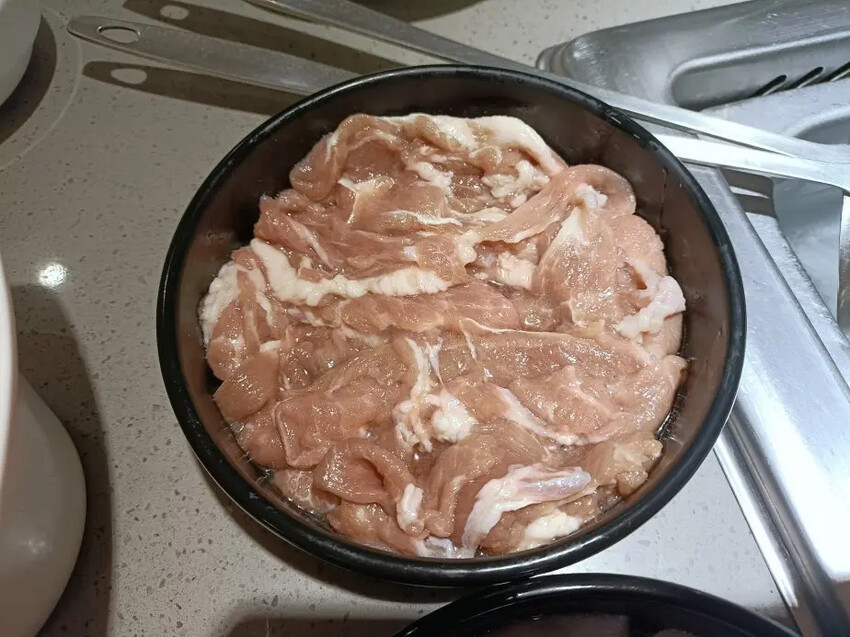 海底撈好吃又好玩！不限時、服務貼心、免費小菜水果通通有。