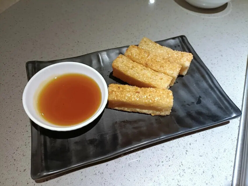 海底撈好吃又好玩！不限時、服務貼心、免費小菜水果通通有。