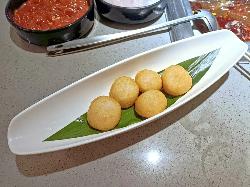 海底撈好吃又好玩！不限時、服務貼心、免費小菜水果通通有。