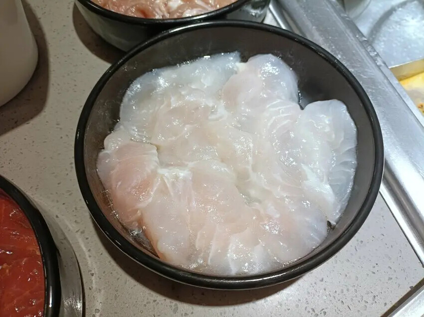 海底撈好吃又好玩！不限時、服務貼心、免費小菜水果通通有。