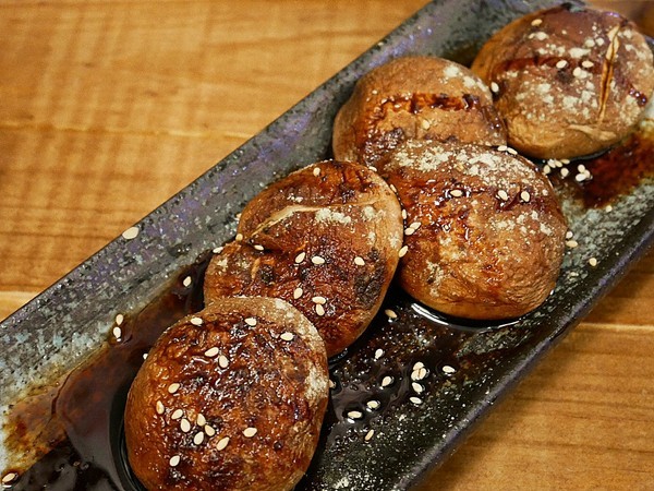 蔦燒日式居酒屋:蔦燒日式居酒屋-新北北投居酒屋 日本戰國風超復古 店內雖小五臟俱全 燒肉串燒或是酒品茶水通通有 下班後就來小酌一杯吧