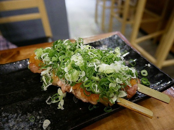 蔦燒日式居酒屋:蔦燒日式居酒屋-新北北投居酒屋 日本戰國風超復古 店內雖小五臟俱全 燒肉串燒或是酒品茶水通通有 下班後就來小酌一杯吧