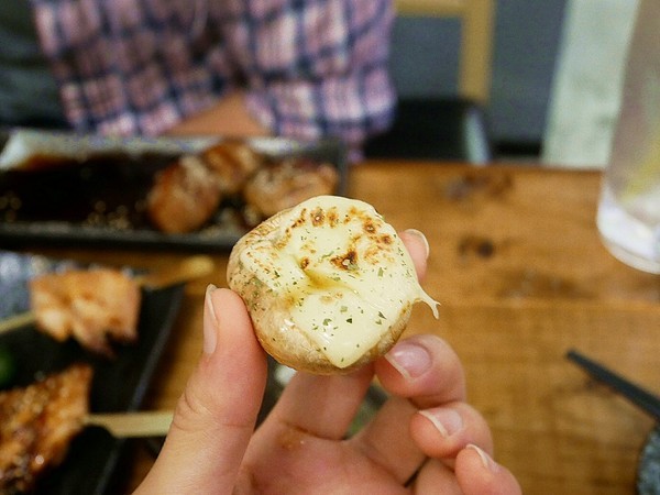 蔦燒日式居酒屋:蔦燒日式居酒屋-新北北投居酒屋 日本戰國風超復古 店內雖小五臟俱全 燒肉串燒或是酒品茶水通通有 下班後就來小酌一杯吧