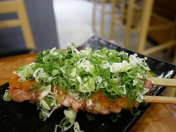 蔦燒日式居酒屋:蔦燒日式居酒屋-新北北投居酒屋 日本戰國風超復古 店內雖小五臟俱全 燒肉串燒或是酒品茶水通通有 下班後就來小酌一杯吧