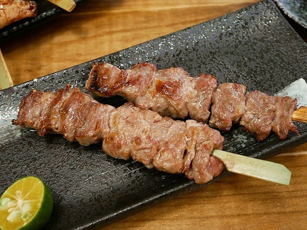 蔦燒日式居酒屋:蔦燒日式居酒屋-新北北投居酒屋 日本戰國風超復古 店內雖小五臟俱全 燒肉串燒或是酒品茶水通通有 下班後就來小酌一杯吧