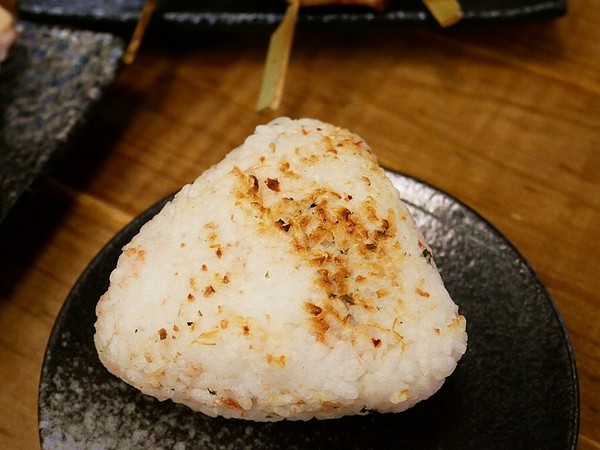 蔦燒日式居酒屋:蔦燒日式居酒屋-新北北投居酒屋 日本戰國風超復古 店內雖小五臟俱全 燒肉串燒或是酒品茶水通通有 下班後就來小酌一杯吧