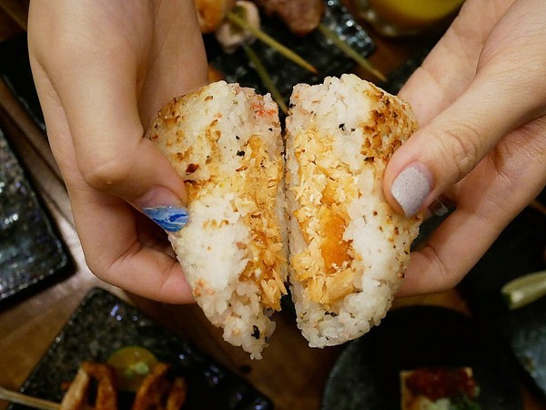 蔦燒日式居酒屋:蔦燒日式居酒屋-新北北投居酒屋 日本戰國風超復古 店內雖小五臟俱全 燒肉串燒或是酒品茶水通通有 下班後就來小酌一杯吧