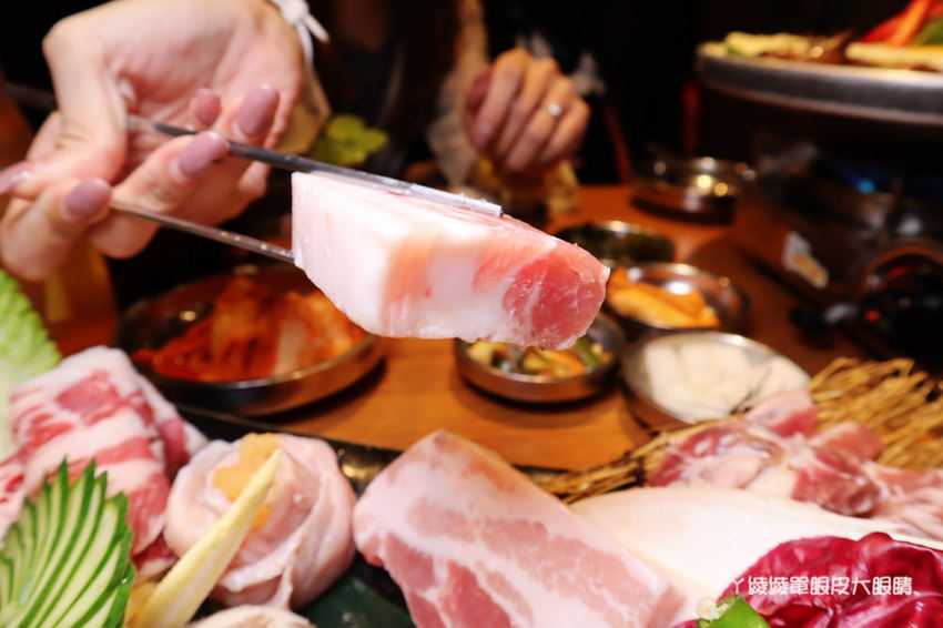 新竹韓式燒肉推薦娘子韓食!專人代烤又有氣氛,當日壽星免費贈送超浮誇燒肉蛋糕