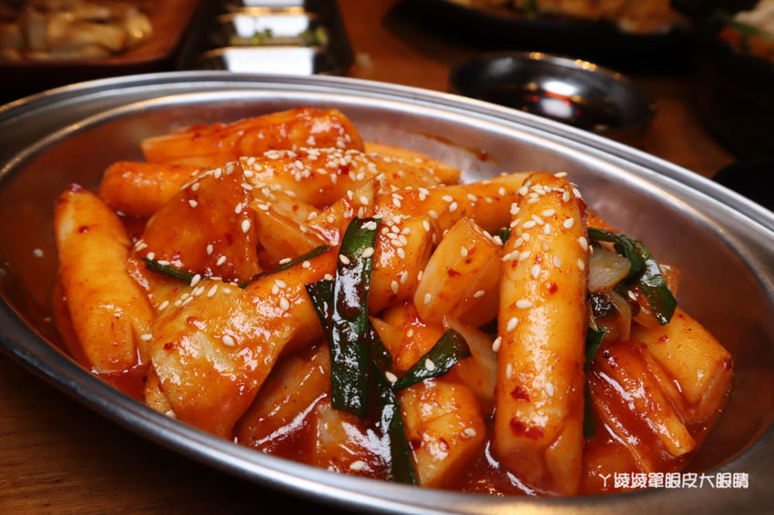 新竹韓式燒肉推薦娘子韓食!專人代烤又有氣氛,當日壽星免費贈送超浮誇燒肉蛋糕