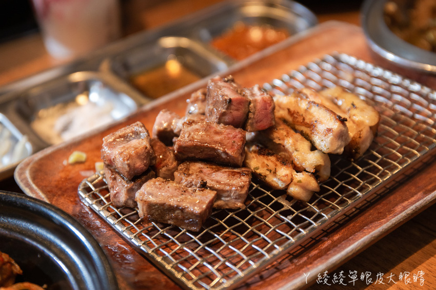 超讚豬五花通通吃爆！韓國烤肉怎麼點才划算？當日壽星來娘子韓食消費，免費送超浮誇燒肉蛋糕