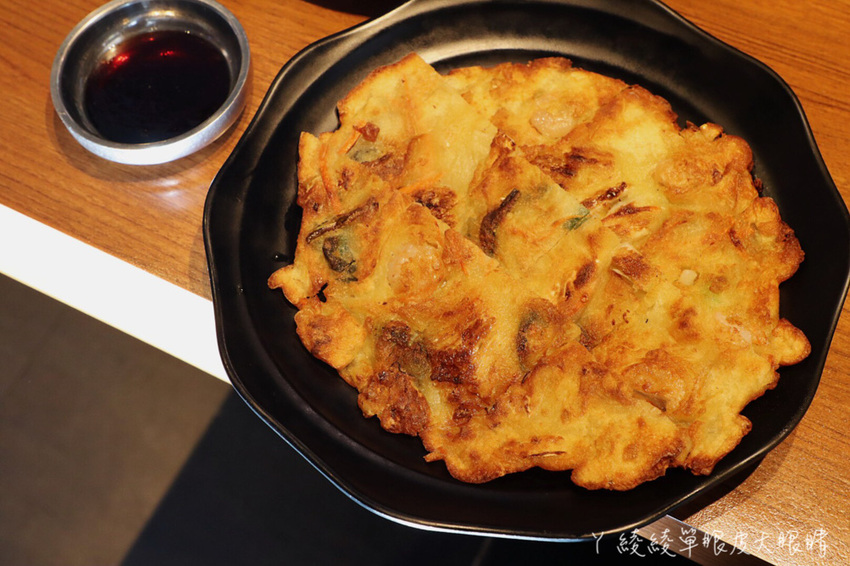 超讚豬五花通通吃爆！韓國烤肉怎麼點才划算？當日壽星來娘子韓食消費，免費送超浮誇燒肉蛋糕