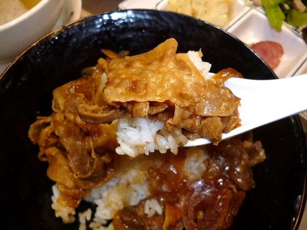 鬍鬚張(台北石牌店)：希望不要再漲價--鬍鬚張滷肉飯(台北石牌店)体驗心得