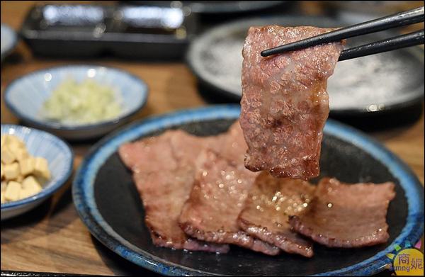 明炙道:台中低調頂級燒肉。明炙道炭火燒肉。專人代烤零失敗美味