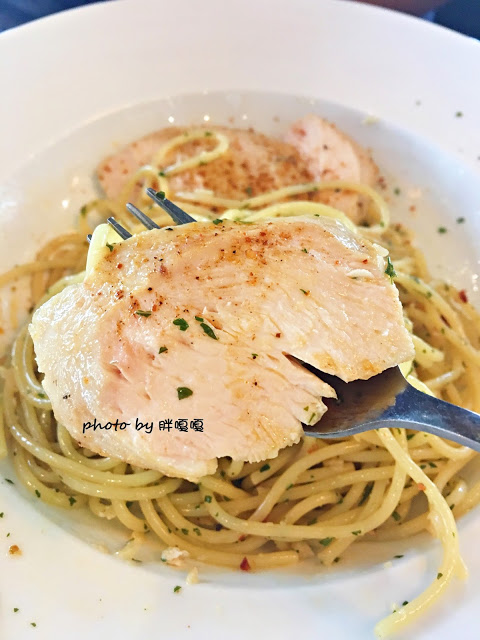 【台中 南屯】蘑菇Pasta-大墩店♧♧悄悄的~蘑菇第三家又默默地在市區也開了一家囉！餐點依舊划算，份量也挺足，男生吃的飽，空間更加寬敞、舒適^^