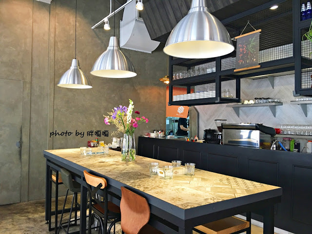 【台中 南屯】蘑菇Pasta-大墩店♧♧悄悄的~蘑菇第三家又默默地在市區也開了一家囉！餐點依舊划算，份量也挺足，男生吃的飽，空間更加寬敞、舒適^^