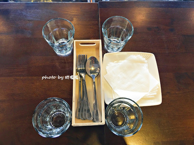 【台中 南屯】蘑菇Pasta-大墩店♧♧悄悄的~蘑菇第三家又默默地在市區也開了一家囉！餐點依舊划算，份量也挺足，男生吃的飽，空間更加寬敞、舒適^^