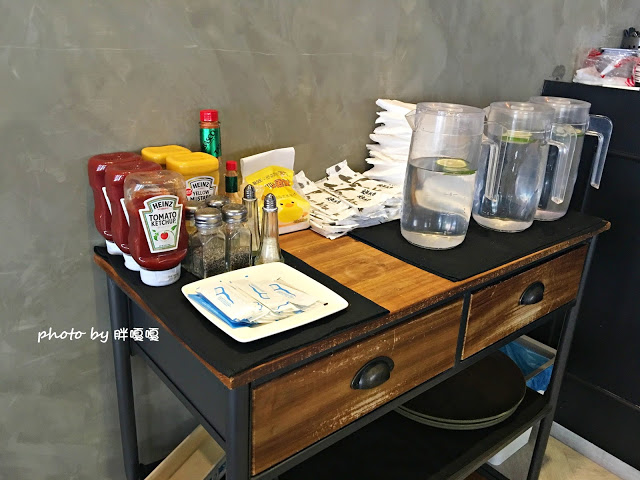 【台中 南屯】蘑菇Pasta-大墩店♧♧悄悄的~蘑菇第三家又默默地在市區也開了一家囉！餐點依舊划算，份量也挺足，男生吃的飽，空間更加寬敞、舒適^^