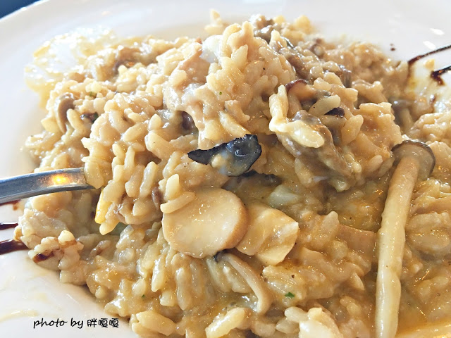 【台中 南屯】蘑菇Pasta-大墩店♧♧悄悄的~蘑菇第三家又默默地在市區也開了一家囉！餐點依舊划算，份量也挺足，男生吃的飽，空間更加寬敞、舒適^^