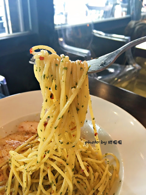 【台中 南屯】蘑菇Pasta-大墩店♧♧悄悄的~蘑菇第三家又默默地在市區也開了一家囉！餐點依舊划算，份量也挺足，男生吃的飽，空間更加寬敞、舒適^^